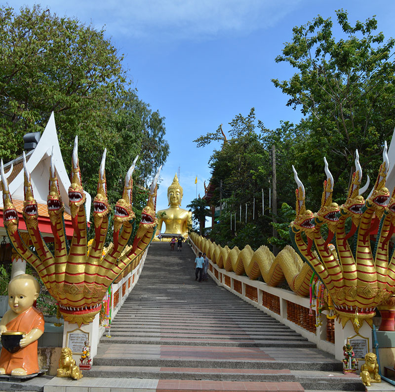 Pattaya to Bangkok – Enroute bangkok City & Temple Tour with Gems Gallery visit.