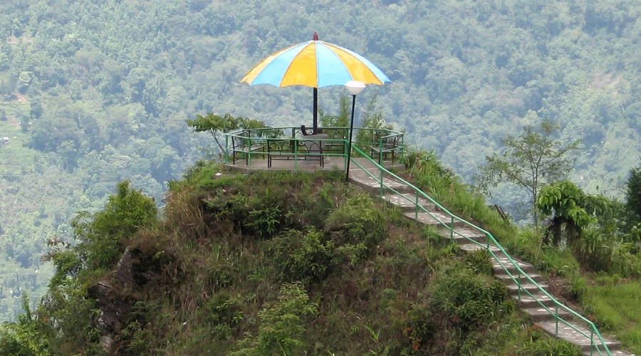 NJP Railway Station / Siliguri Bus Stand / Bagdogra (IXB) Airport to Sillery Gaon Transfer & Overnight stay in Sillery Gaon.